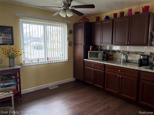 23003 Tuscany Avenue, Eastpointe, MI 48021