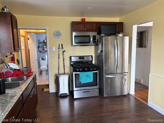 23003 Tuscany Avenue, Eastpointe, MI 48021