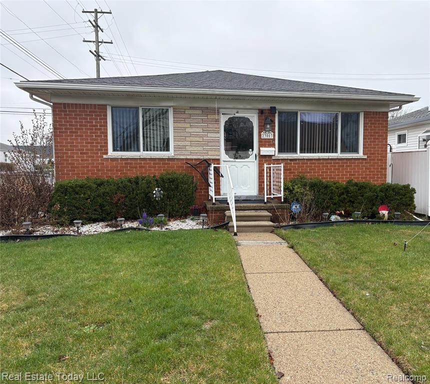 23003 Tuscany Avenue, Eastpointe, MI 48021
