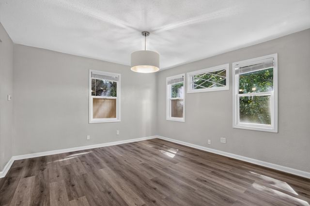 215 FRANKLIN Avenue, Council Bluffs, IA 51503