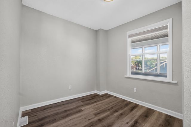 215 FRANKLIN Avenue, Council Bluffs, IA 51503