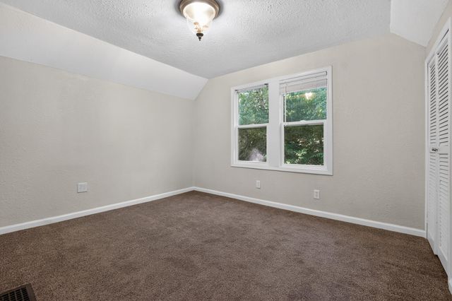 215 FRANKLIN Avenue, Council Bluffs, IA 51503