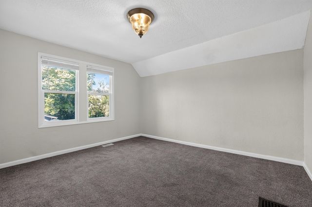 215 FRANKLIN Avenue, Council Bluffs, IA 51503