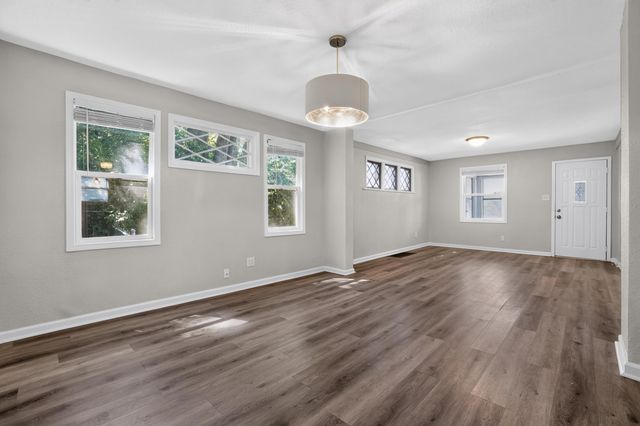 215 FRANKLIN Avenue, Council Bluffs, IA 51503