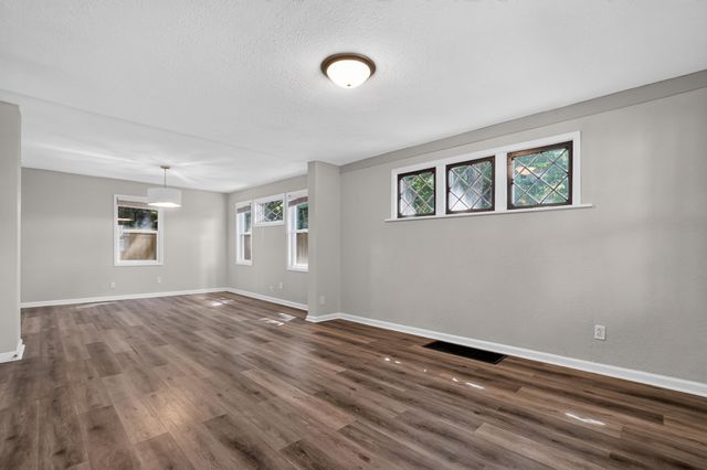215 FRANKLIN Avenue, Council Bluffs, IA 51503