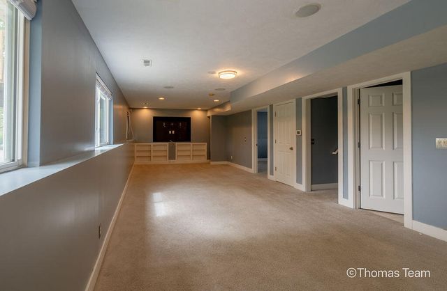 698 Silver Brook Drive Se, City Of Kentwood, MI 49548