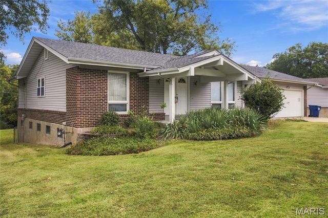 1135 Grand Prix Drive, St Charles, MO 63303
