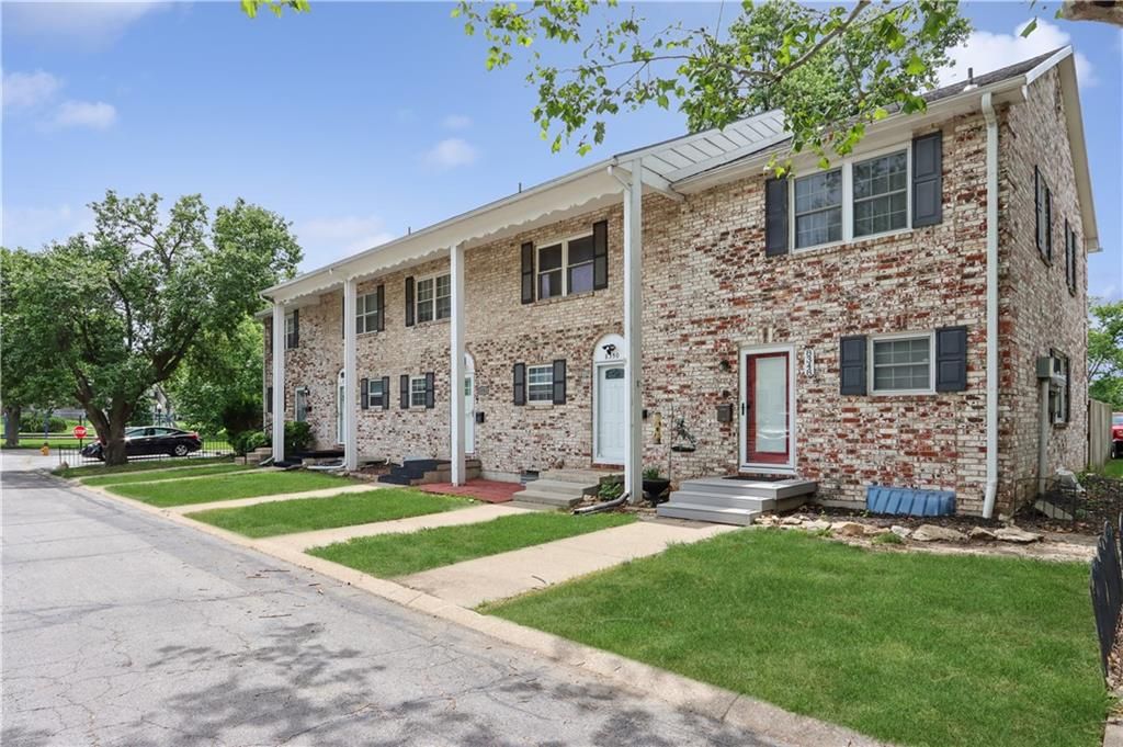 8350 Woodward Street, Overland Park, KS 66212