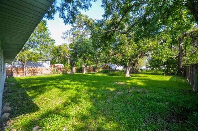 206 Winkin Avenue, Crosby, TX 77532