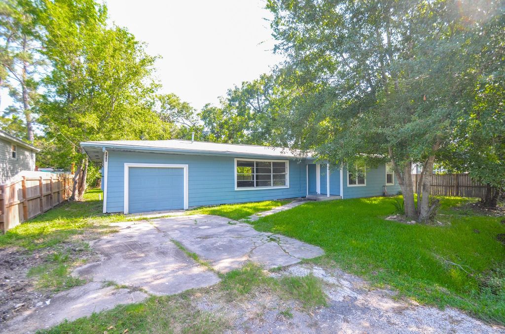 206 Winkin Avenue, Crosby, TX 77532