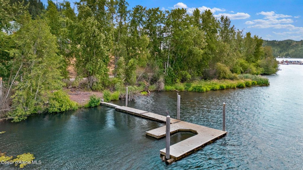 134 N FREDERICK AVE, Harrison, ID 83833 photo 2