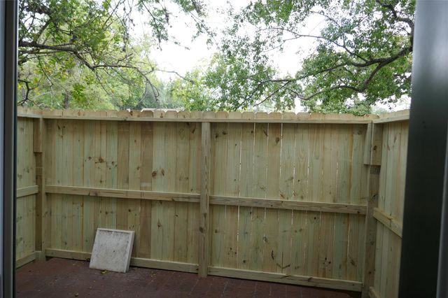 2100 Tanglewilde Street 261, Houston, TX 77063