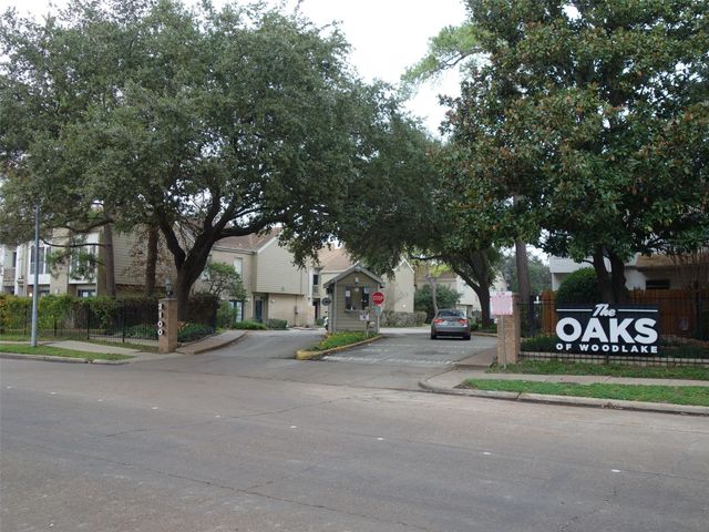 2100 Tanglewilde Street 261, Houston, TX 77063