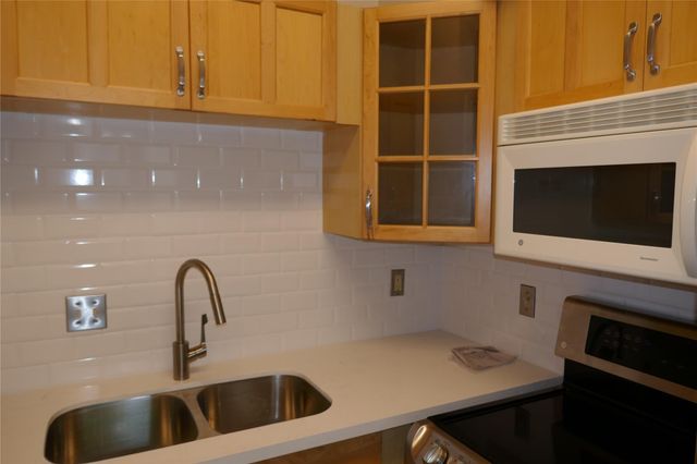 2100 Tanglewilde Street 261, Houston, TX 77063