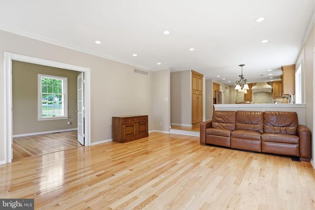 60 PONDEROSA DR, Holland, PA 18966