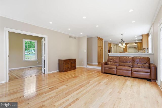60 PONDEROSA DR, Holland, PA 18966