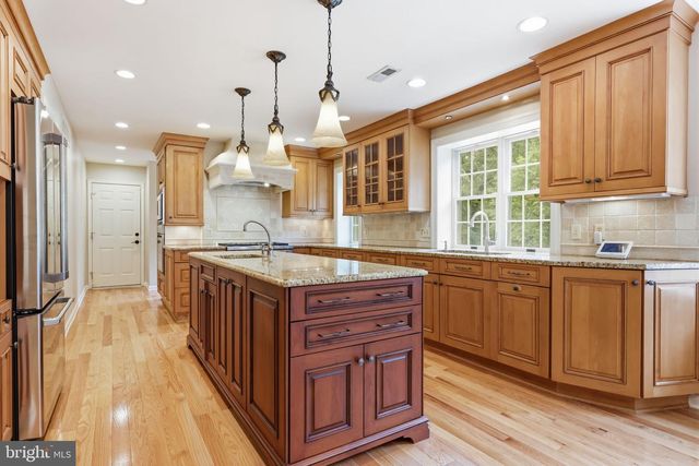 60 PONDEROSA DR, Holland, PA 18966