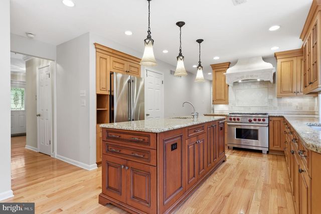 60 PONDEROSA DR, Holland, PA 18966