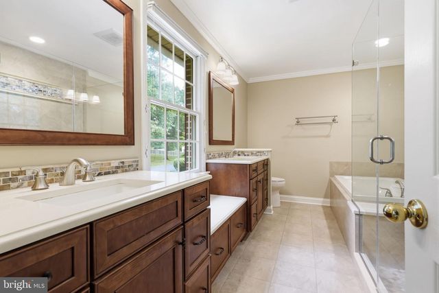 60 PONDEROSA DR, Holland, PA 18966