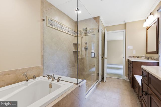 60 PONDEROSA DR, Holland, PA 18966