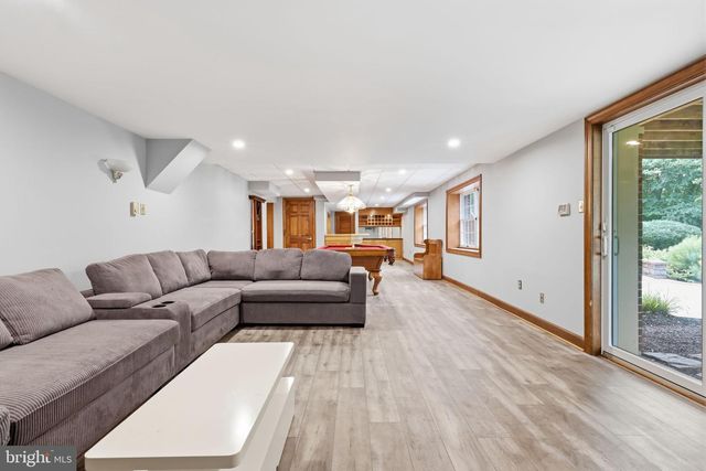 60 PONDEROSA DR, Holland, PA 18966