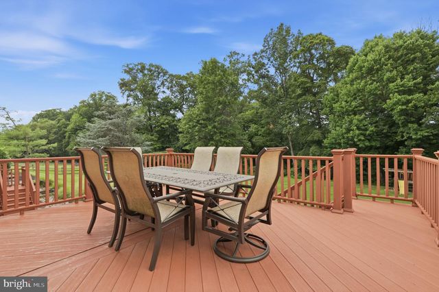 60 PONDEROSA DR, Holland, PA 18966