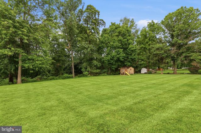 60 PONDEROSA DR, Holland, PA 18966