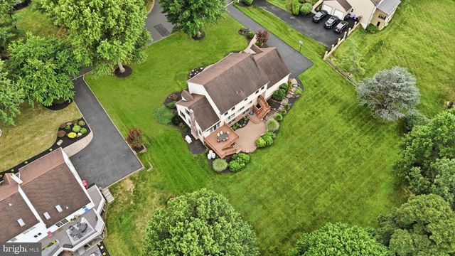 60 PONDEROSA DR, Holland, PA 18966