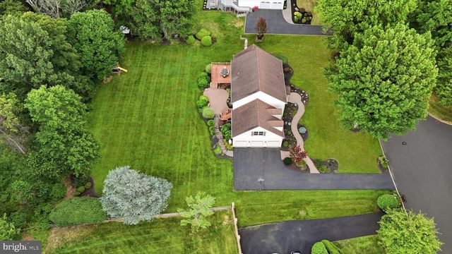 60 PONDEROSA DR, Holland, PA 18966