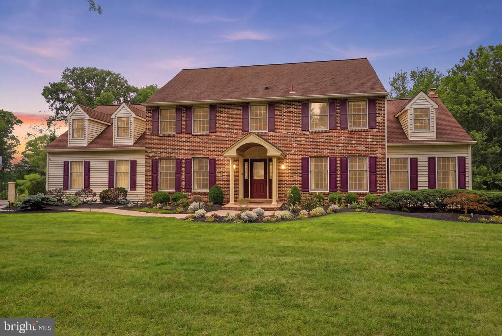 60 PONDEROSA DR, Holland, PA 18966