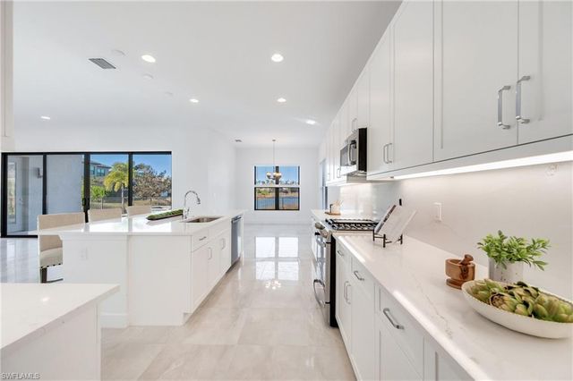 12775 Woodbury DR, Estero, FL 33928