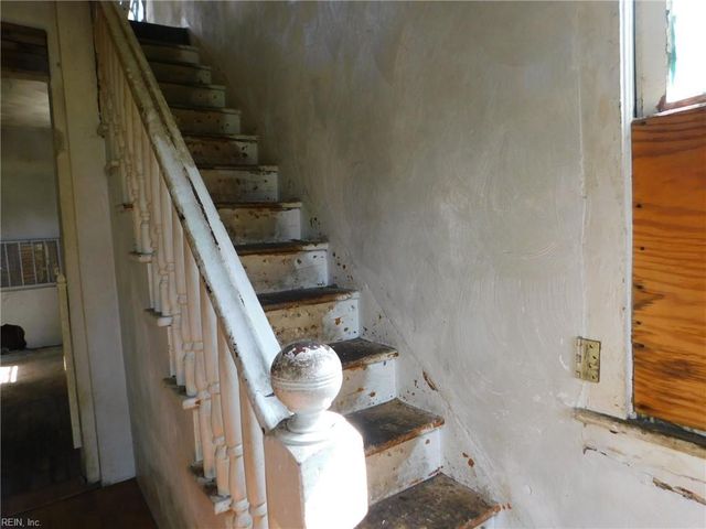 1239 Seaboard AVE, Chesapeake, VA 23324