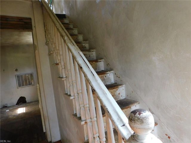 1239 Seaboard AVE, Chesapeake, VA 23324