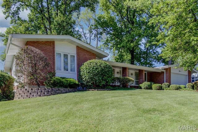 38 Forestvale Drive, Chesterfield, MO 63017