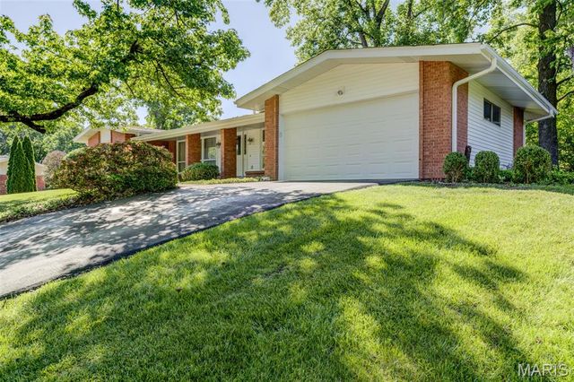 38 Forestvale Drive, Chesterfield, MO 63017