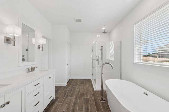 12114 Old Fashion Circle, Mont Belvieu, TX 77535