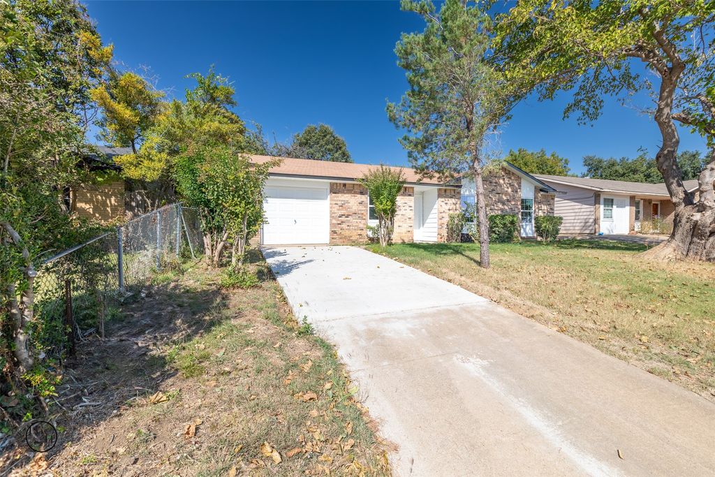 2318 May Lane, Grand Prairie, TX 75050