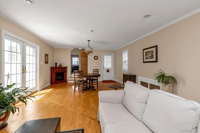2 Inwood Road, Glen Cove, NY 11542