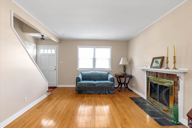 2 Inwood Road, Glen Cove, NY 11542
