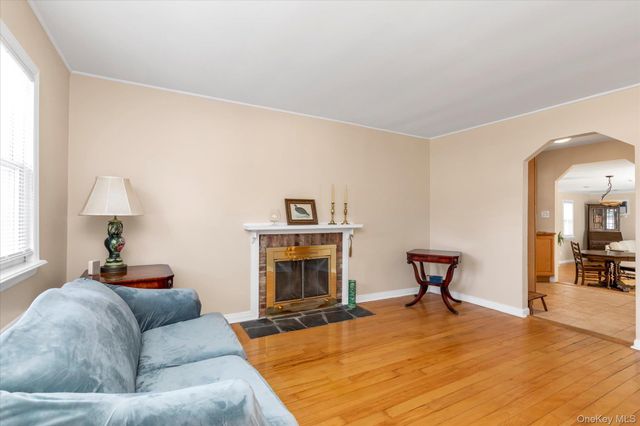 2 Inwood Road, Glen Cove, NY 11542