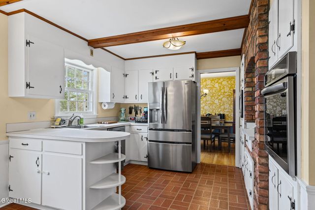 1174 Godfrey Lane, Niskayuna, NY 12309