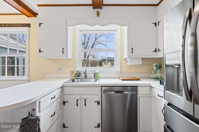 1174 Godfrey Lane, Niskayuna, NY 12309