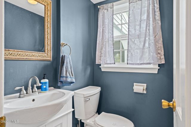 1174 Godfrey Lane, Niskayuna, NY 12309