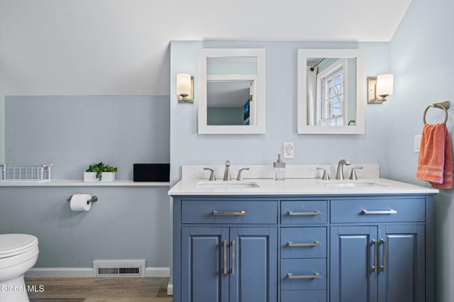 1174 Godfrey Lane, Niskayuna, NY 12309