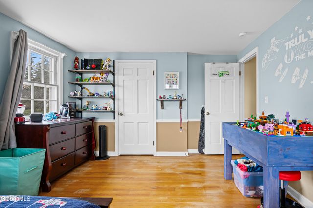 1174 Godfrey Lane, Niskayuna, NY 12309