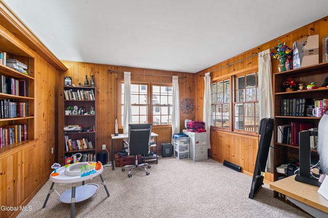 1174 Godfrey Lane, Niskayuna, NY 12309