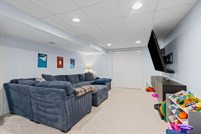 1174 Godfrey Lane, Niskayuna, NY 12309