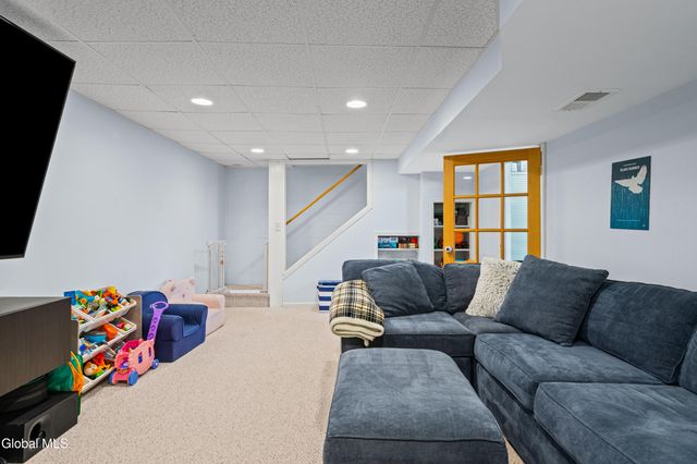 1174 Godfrey Lane, Niskayuna, NY 12309