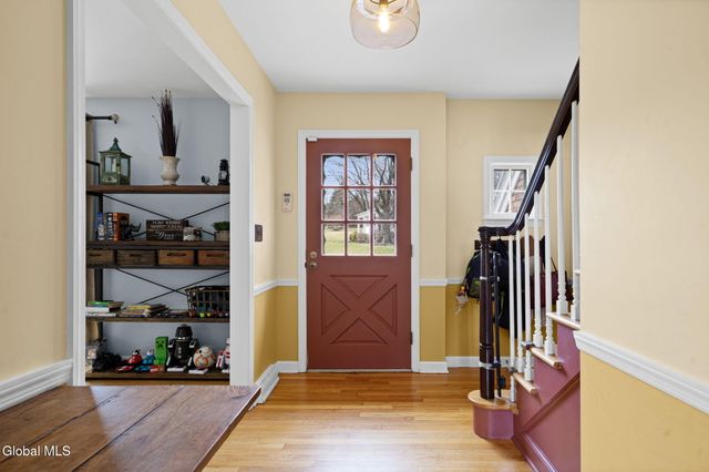 1174 Godfrey Lane, Niskayuna, NY 12309