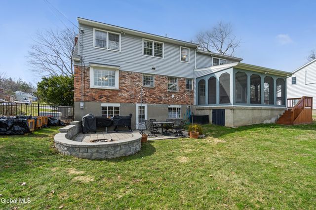 1174 Godfrey Lane, Niskayuna, NY 12309